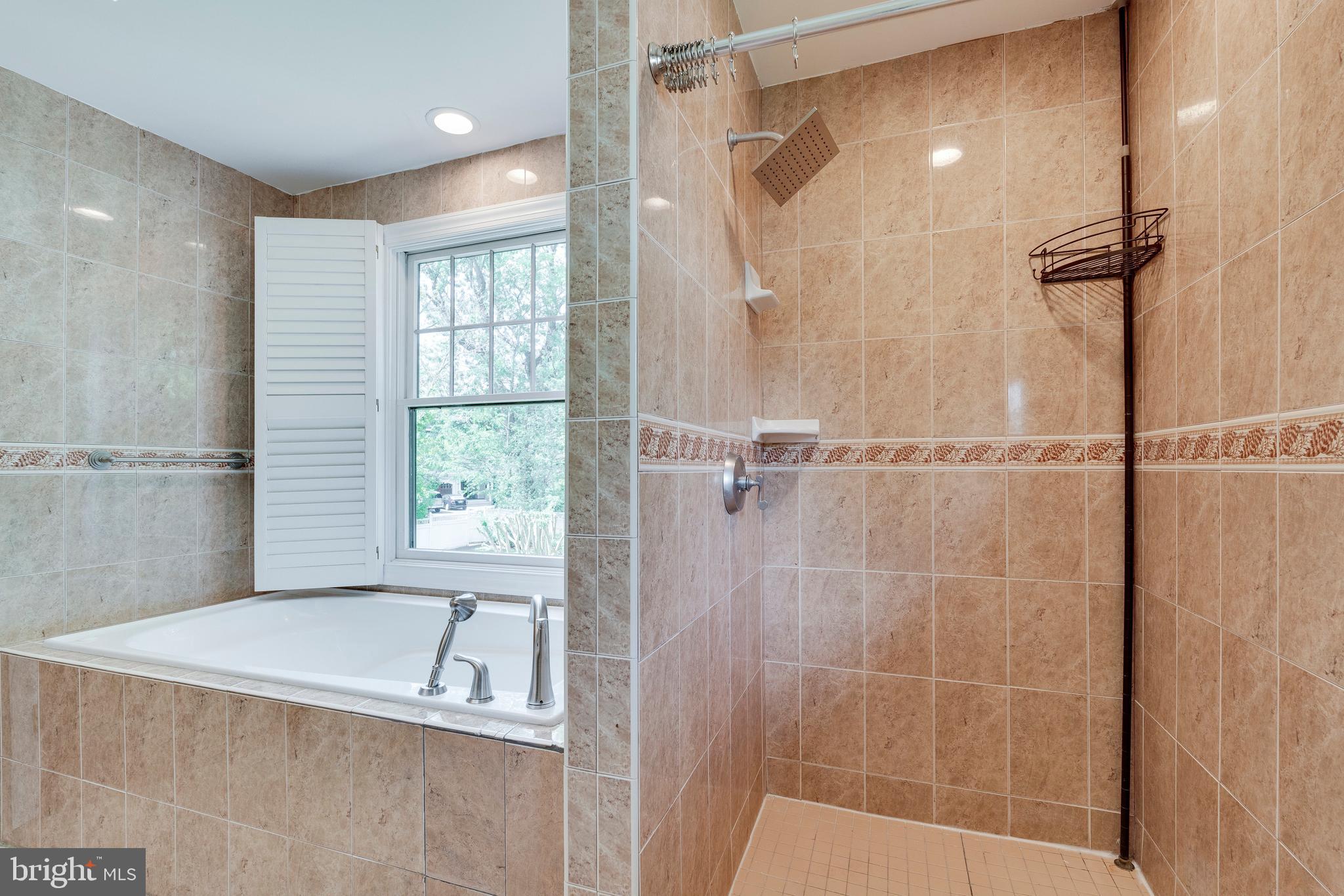 ENGLISH VILLAGE - Residential Lease