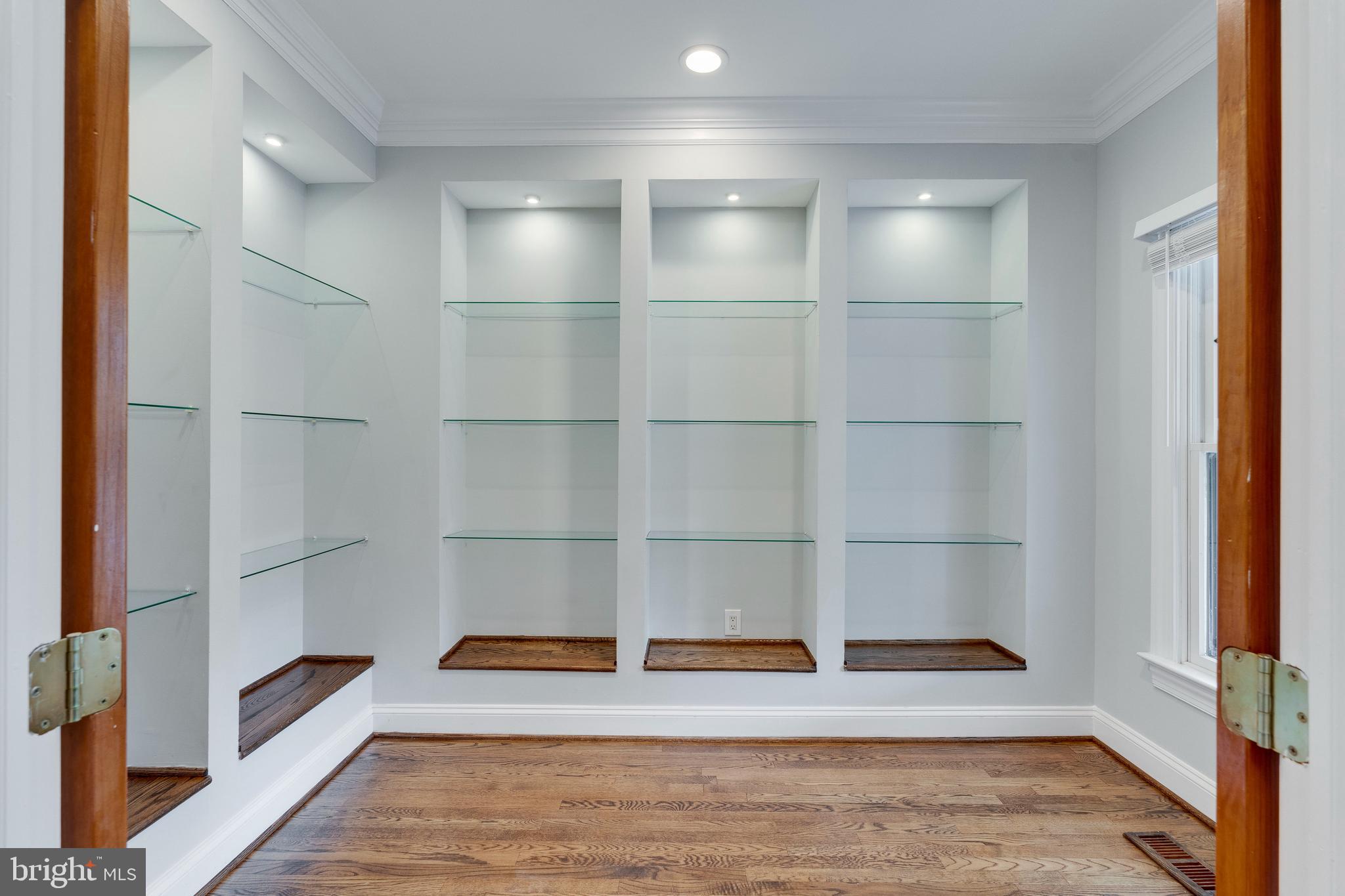 ENGLISH VILLAGE - Residential Lease