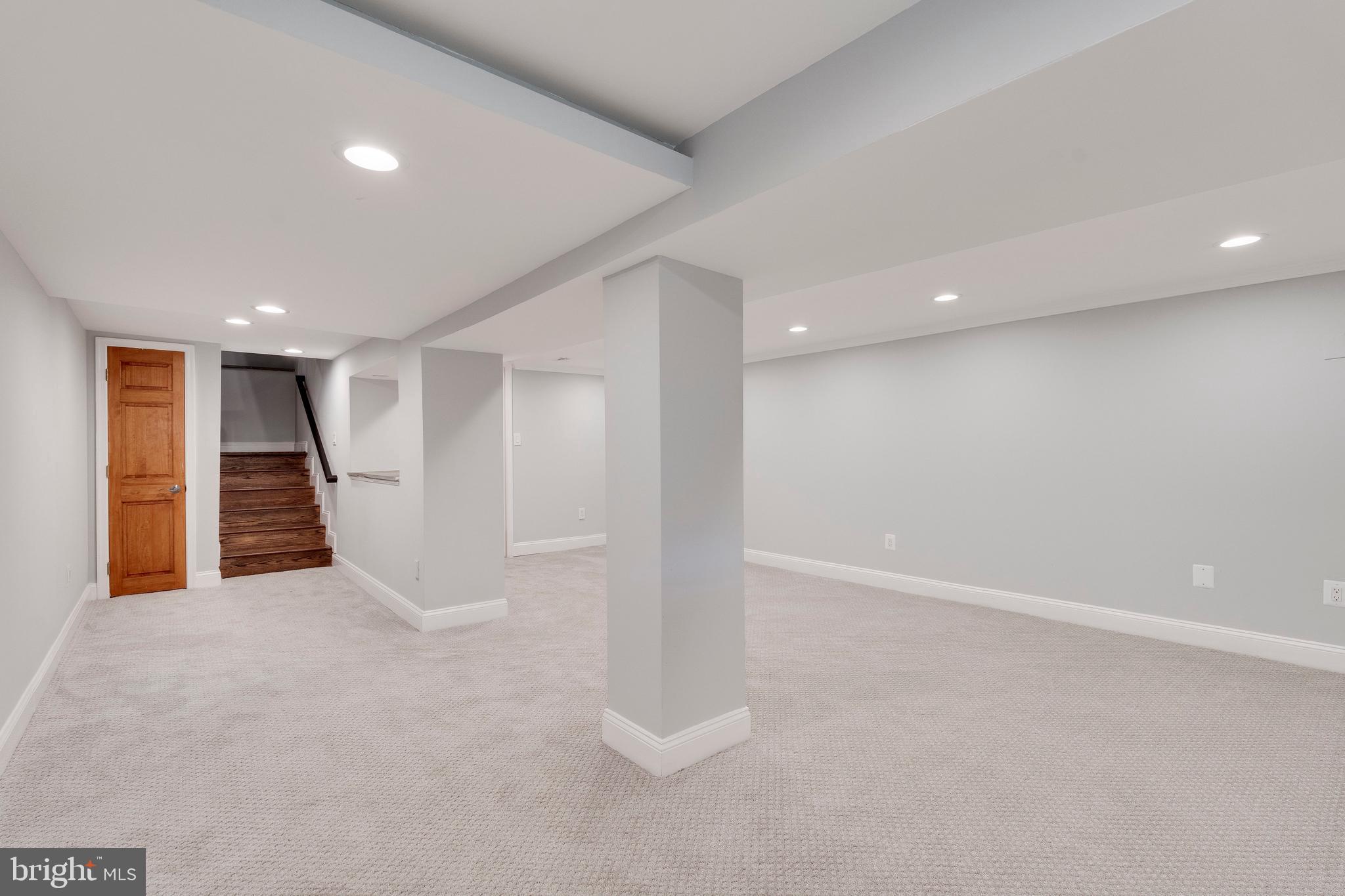 ENGLISH VILLAGE - Residential Lease