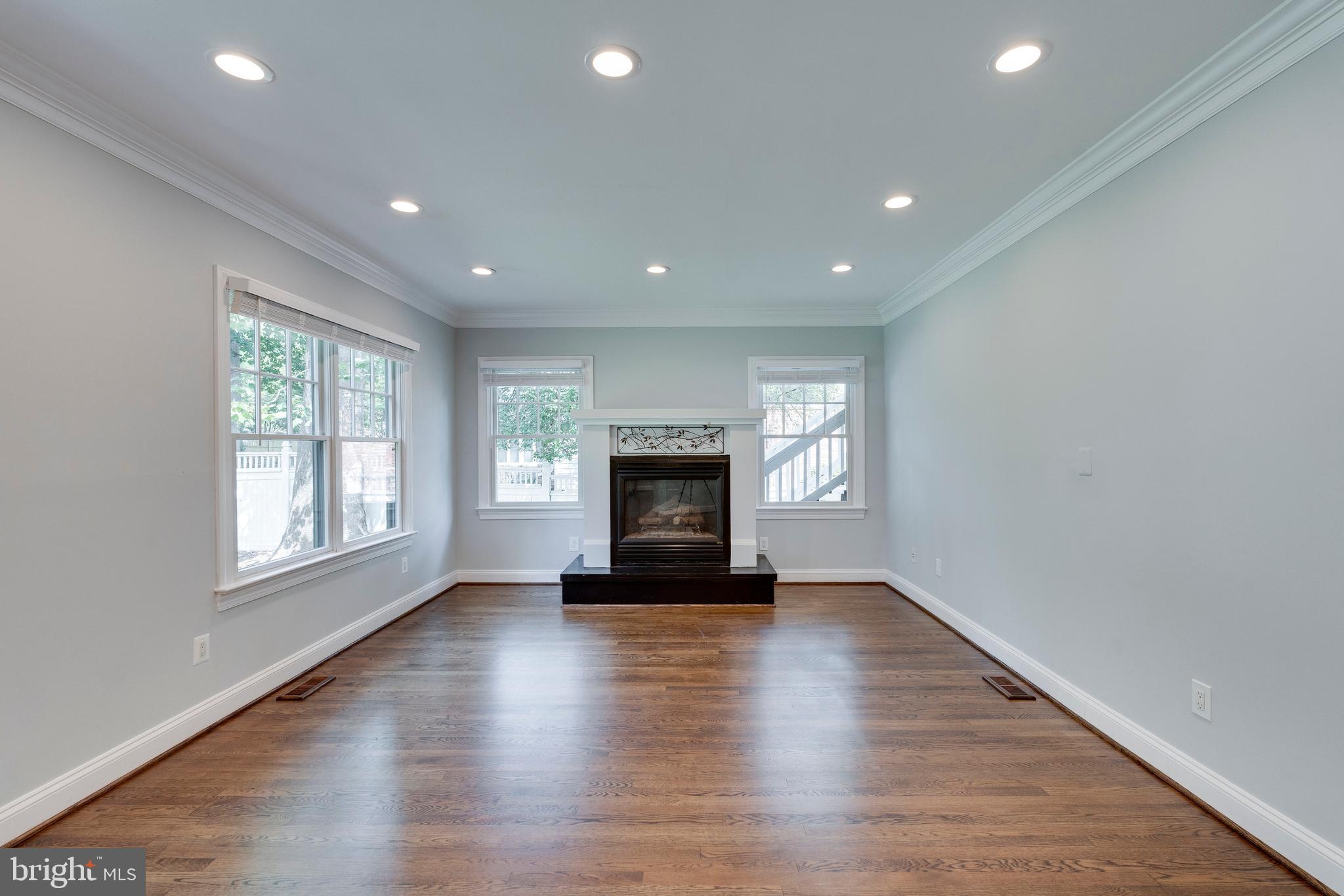 ENGLISH VILLAGE - Residential Lease