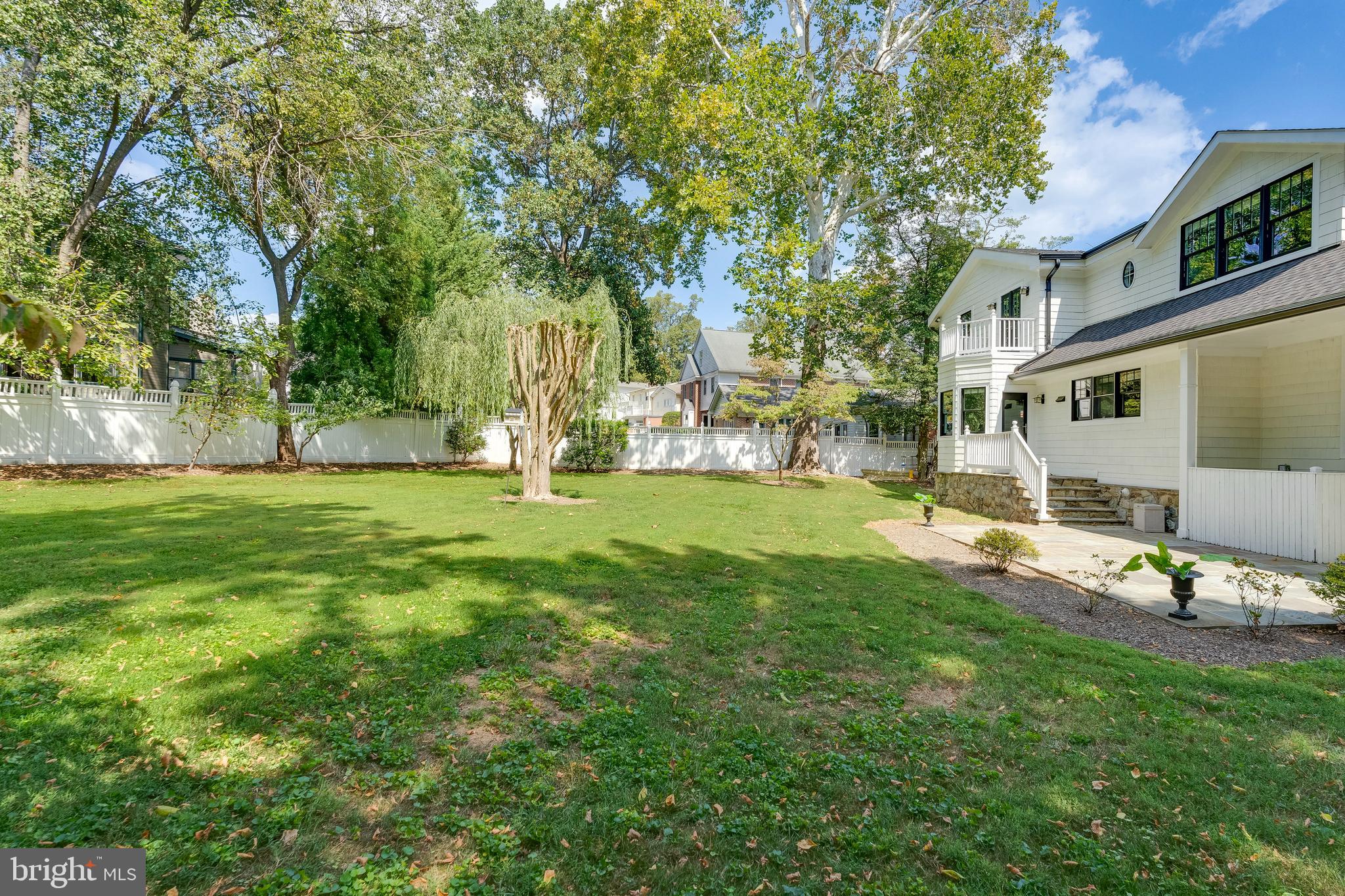 ENGLISH VILLAGE - Residential Lease