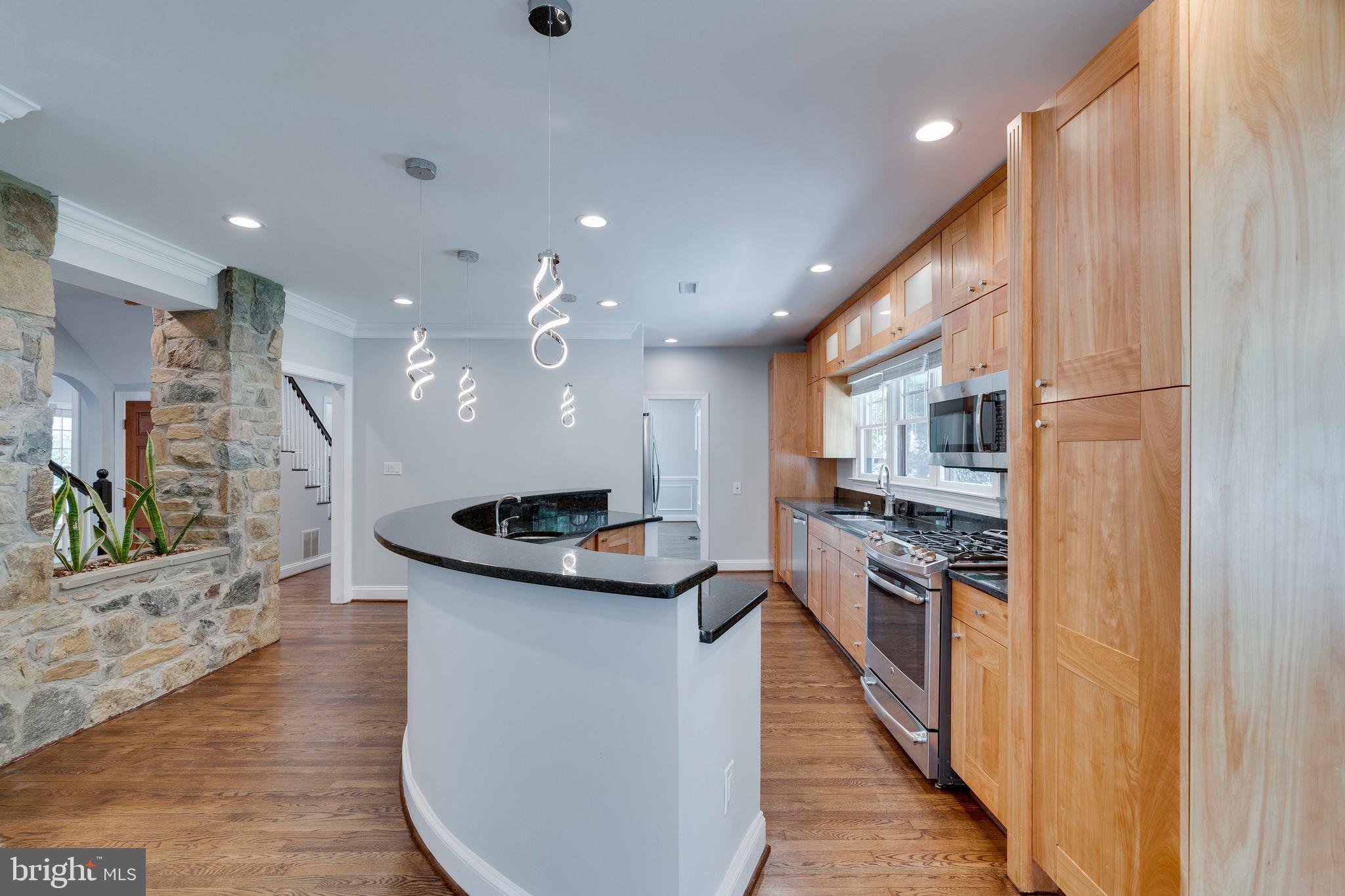 ENGLISH VILLAGE - Residential Lease