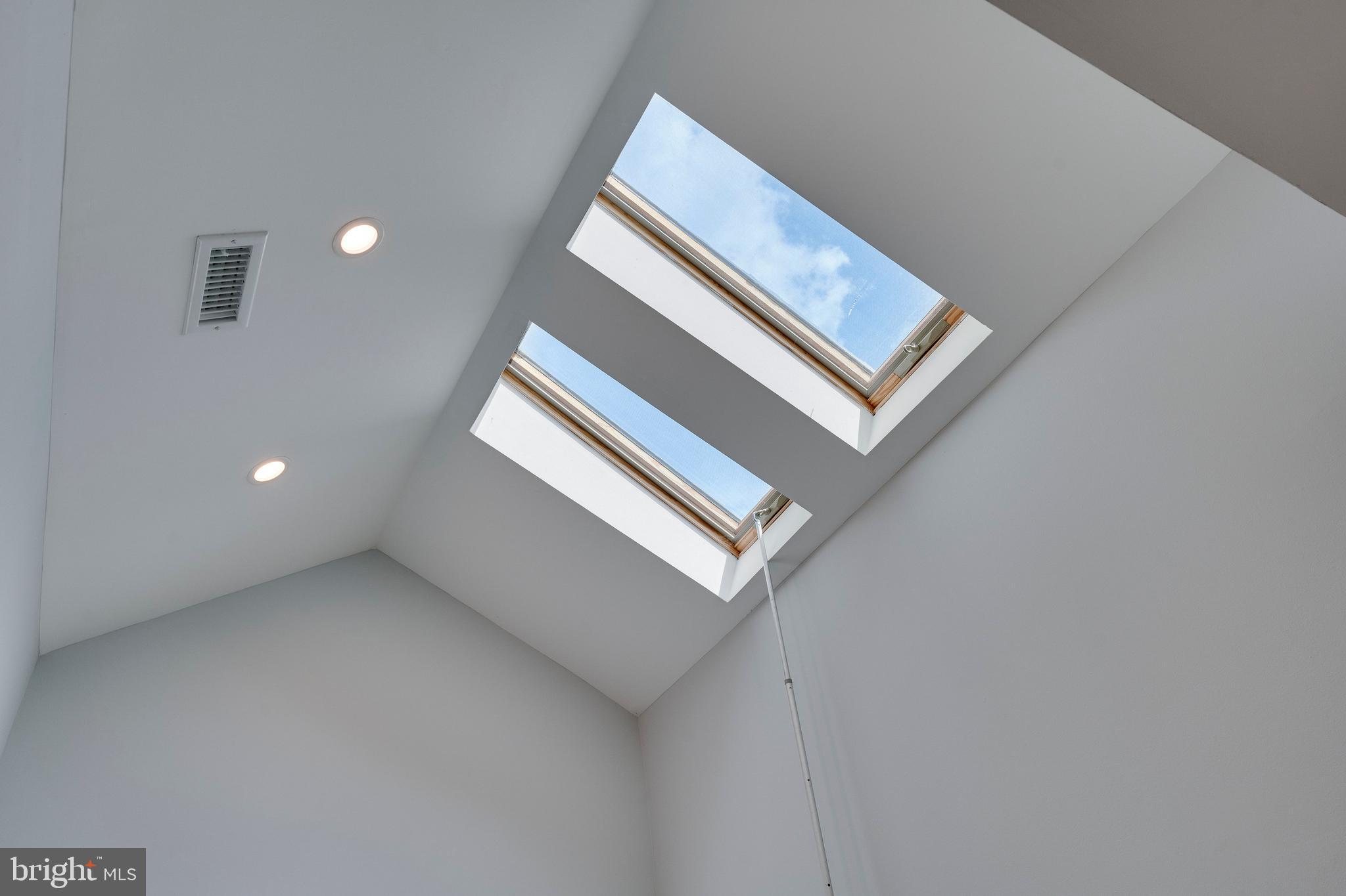 ENGLISH VILLAGE - Residential Lease