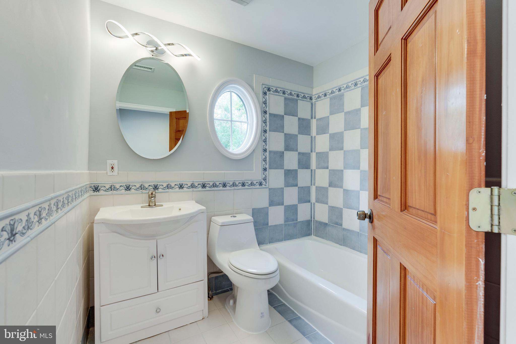 ENGLISH VILLAGE - Residential Lease