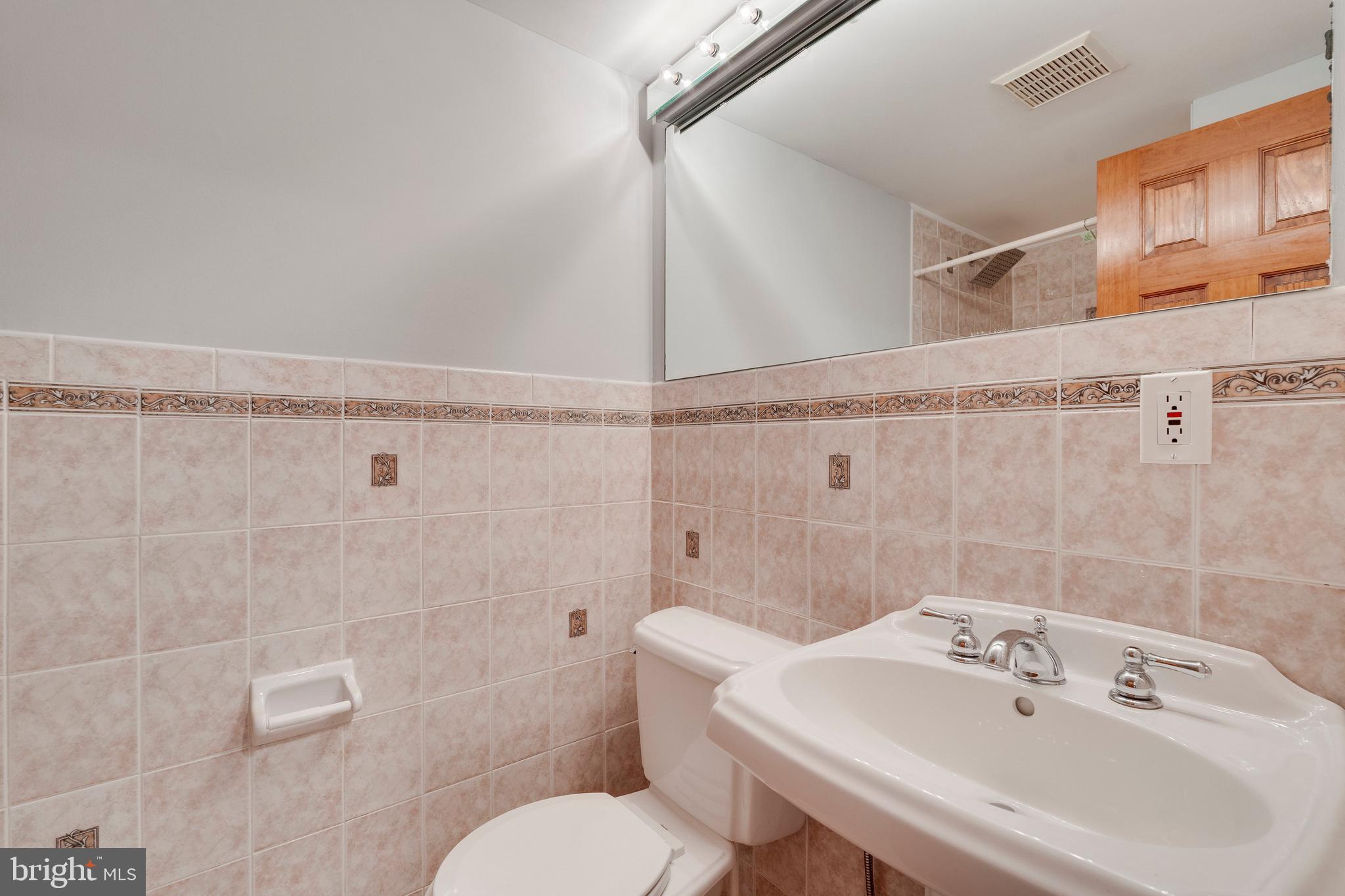 ENGLISH VILLAGE - Residential Lease