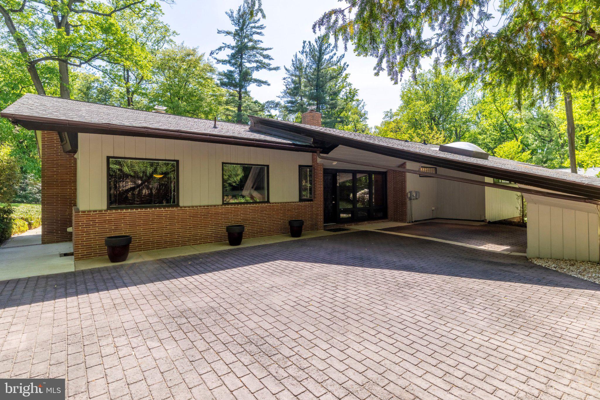 1034 DIXON LANE
