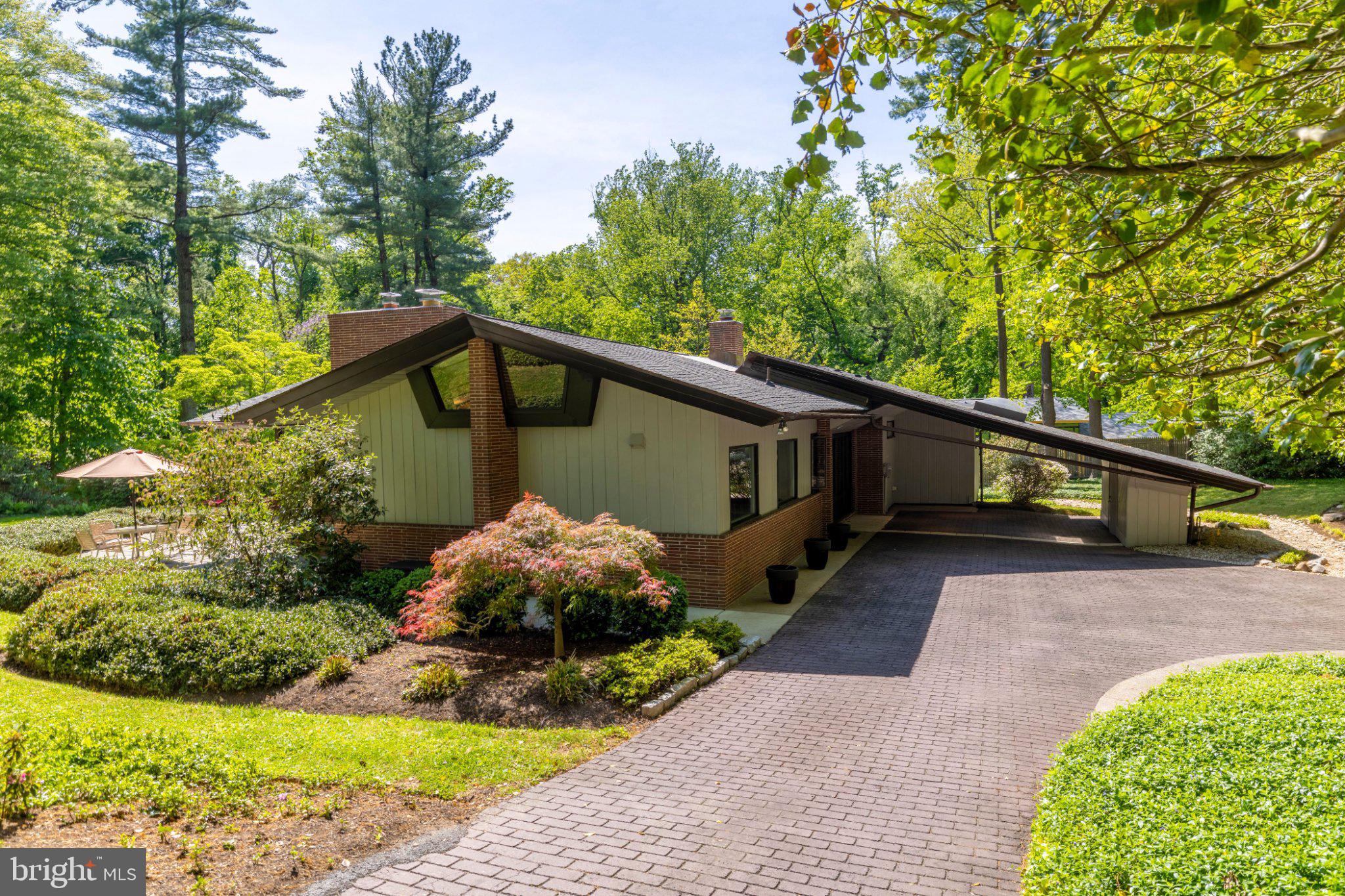 1034 DIXON LANE