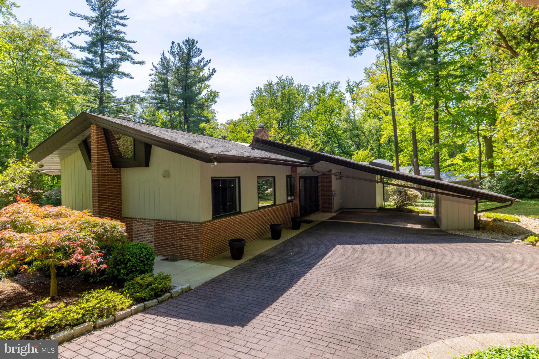 1034 DIXON LANE