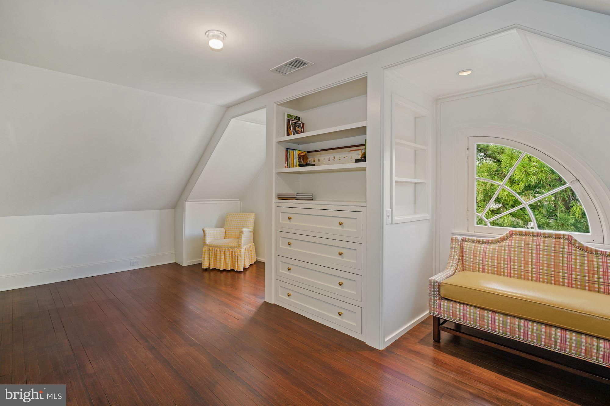 CHEVY CHASE VILLAGE - Residential