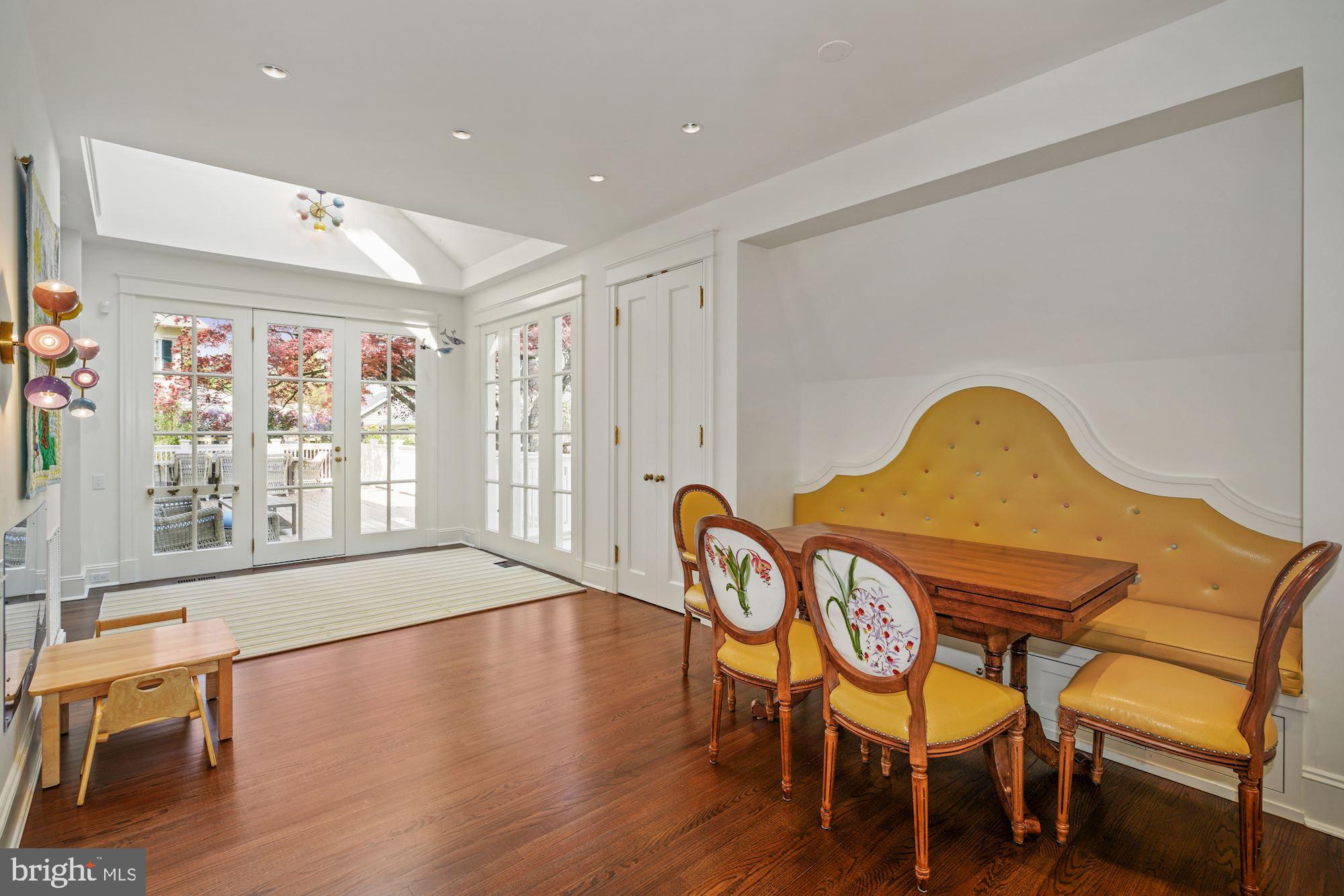 CHEVY CHASE VILLAGE - Residential