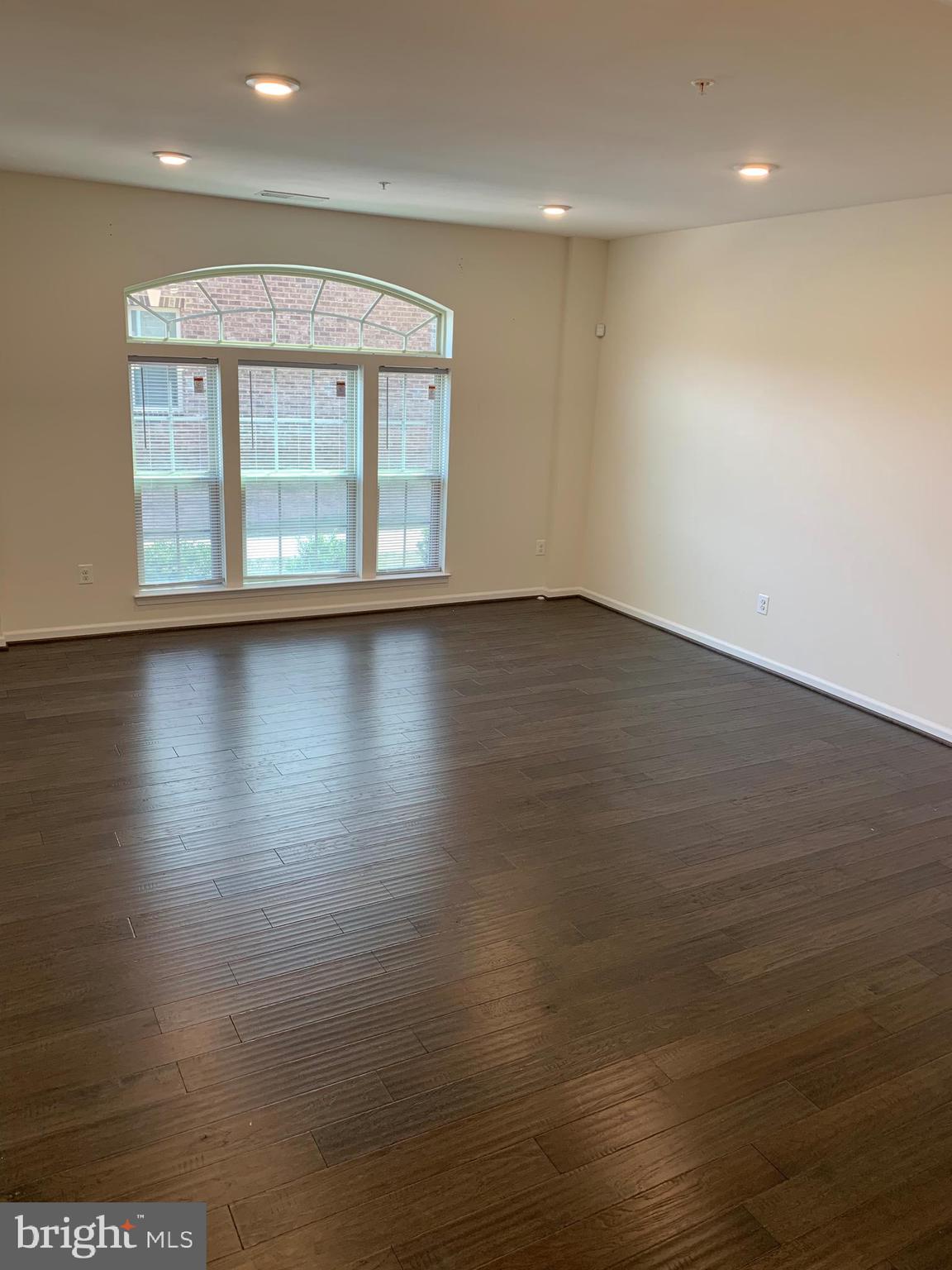 ORCHARD SQUARE - Residential Lease