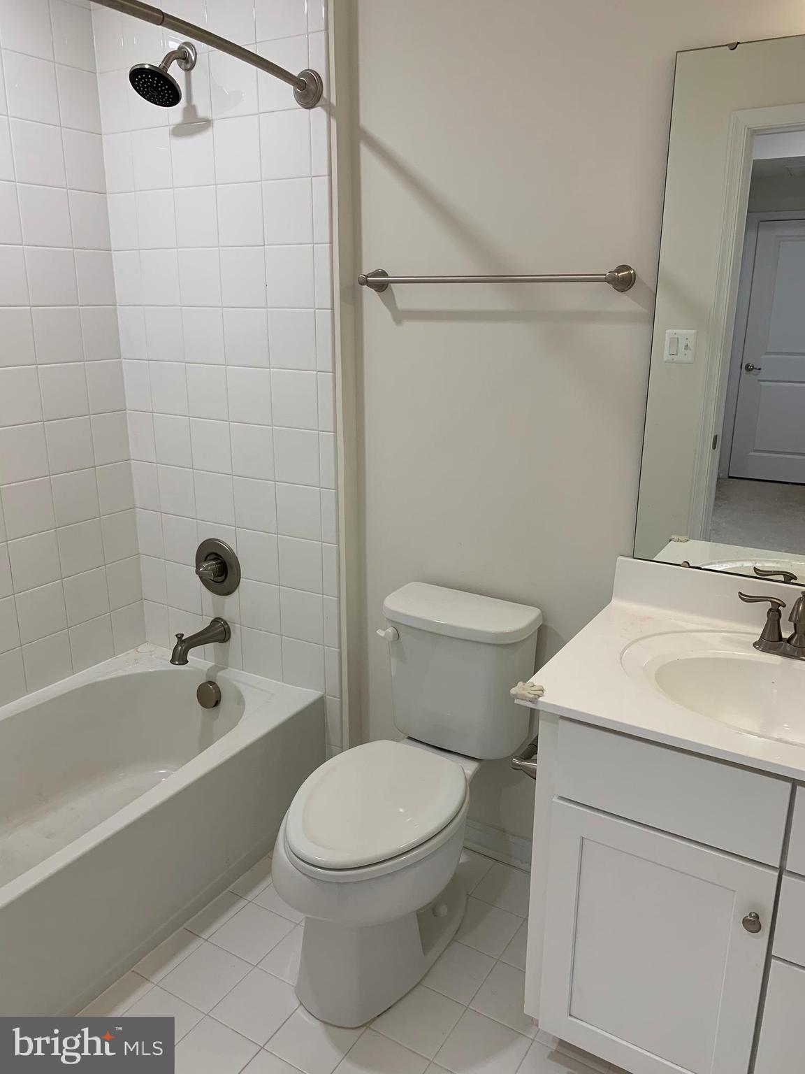 ORCHARD SQUARE - Residential Lease