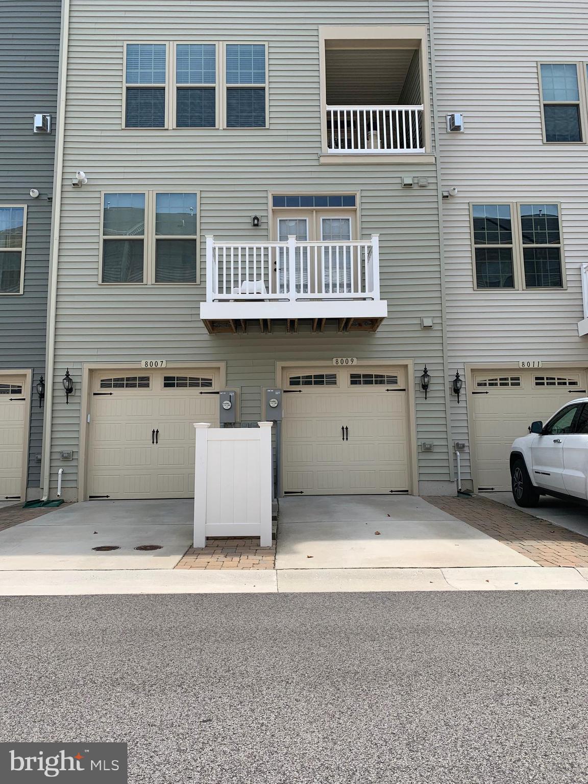 ORCHARD SQUARE - Residential Lease