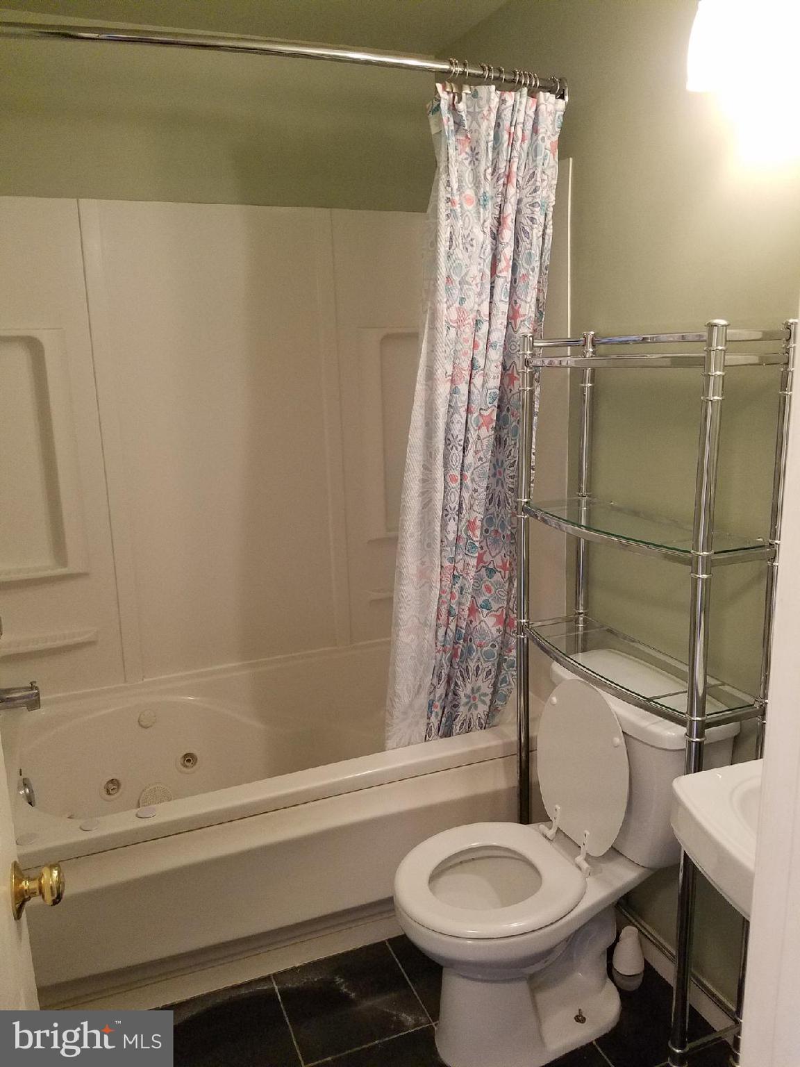 ROLLING OAKS - Residential Lease