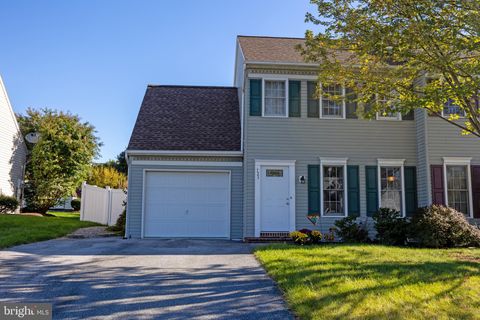 Photo of 723 Fieldstone Lane, Elizabethtown, PA 17022 (MLS # PALA2042342)