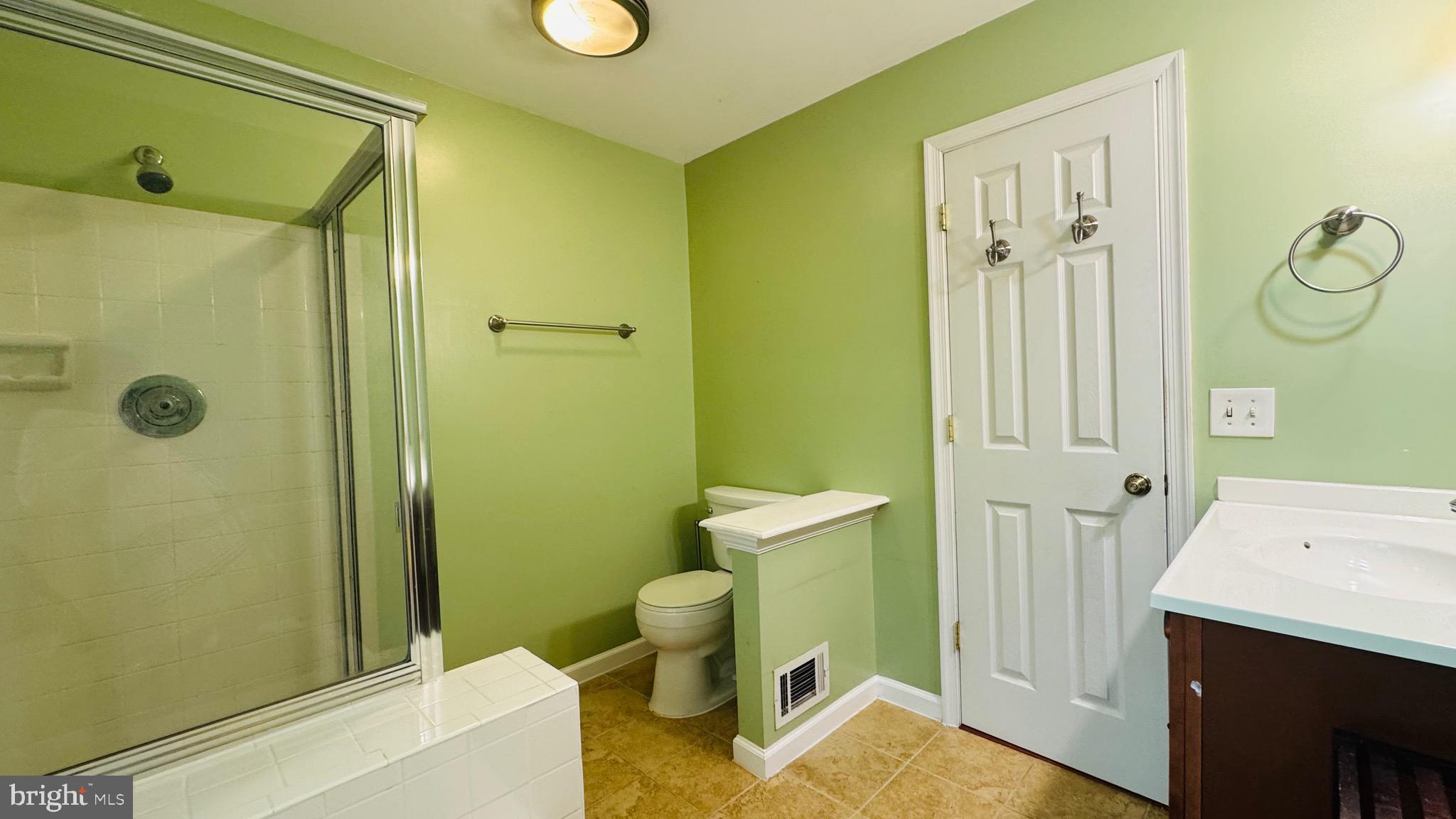 FAIRFAX CLUB ESTATES - Residential Lease