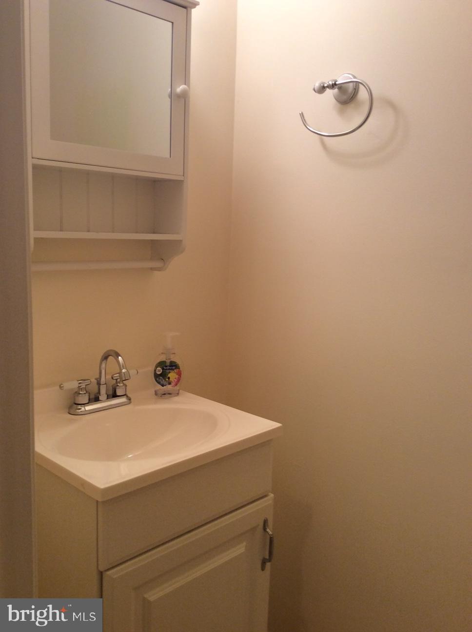 FAIRFAX CLUB ESTATES - Residential Lease