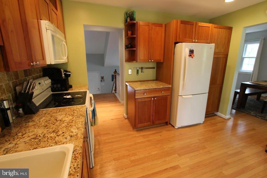 FAIRFAX CLUB ESTATES - Residential Lease