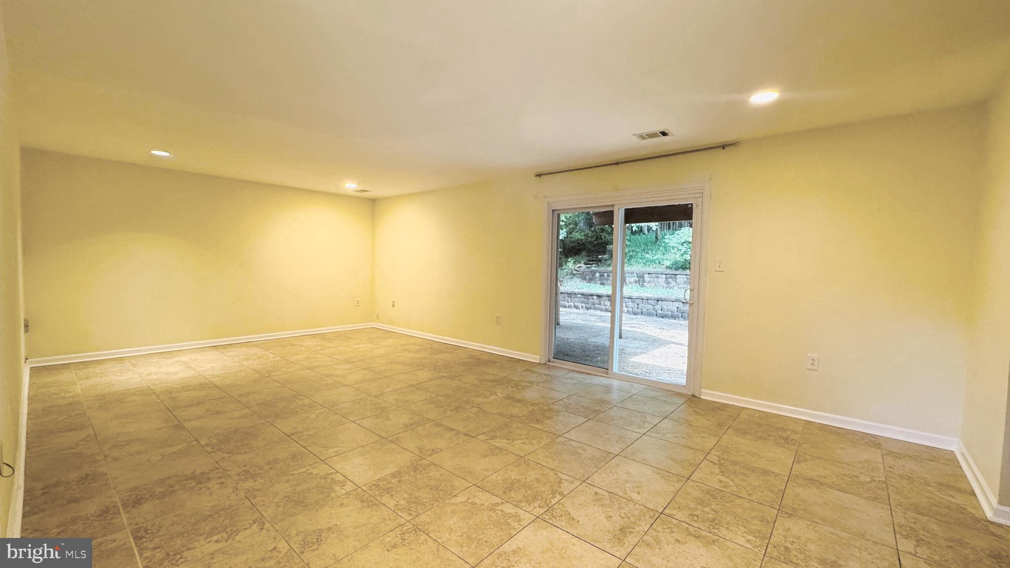 FAIRFAX CLUB ESTATES - Residential Lease