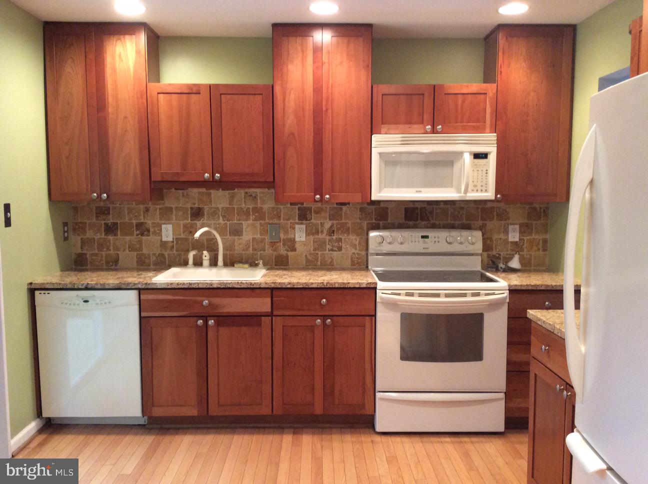 FAIRFAX CLUB ESTATES - Residential Lease