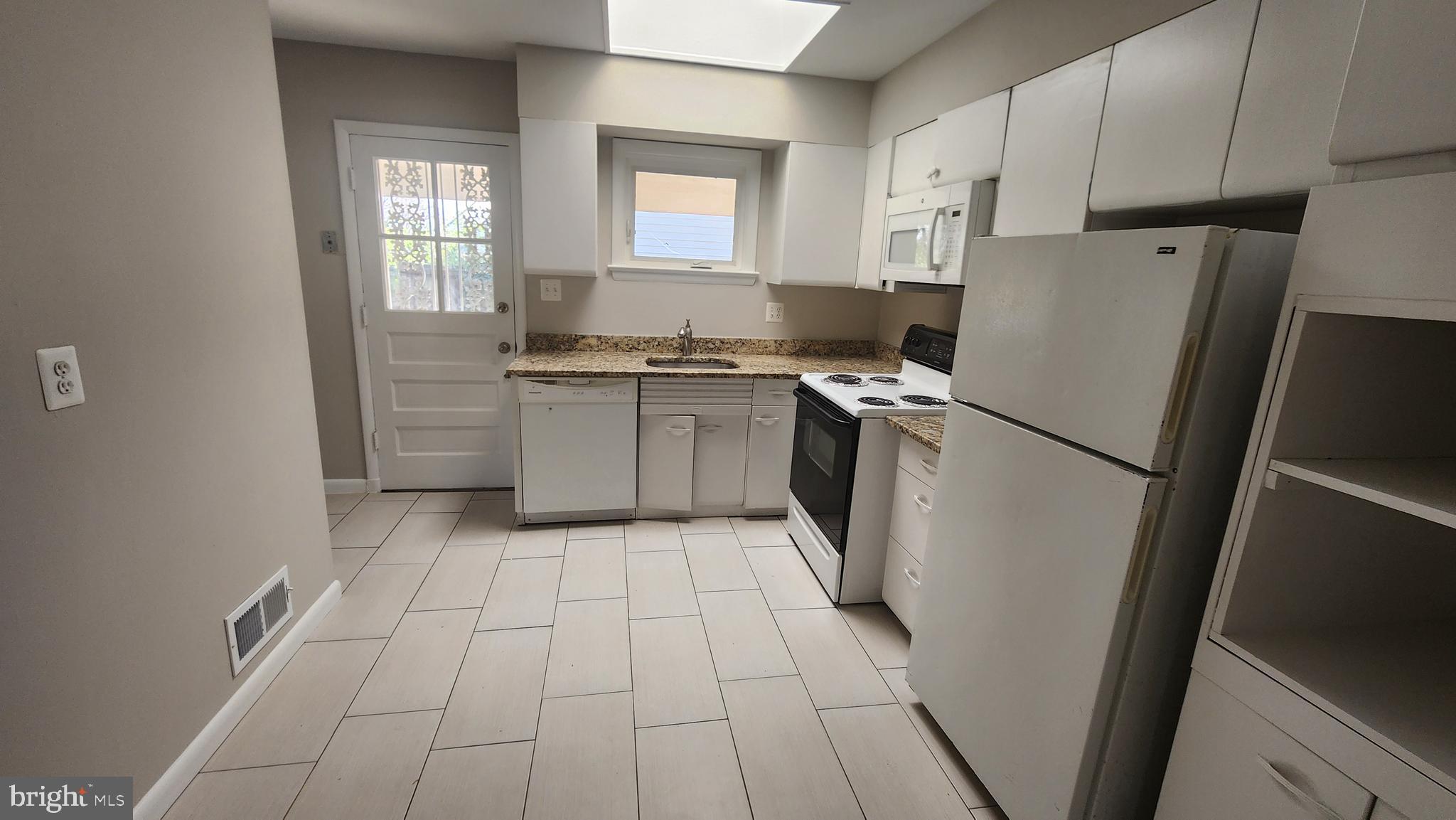 DOMINION HILLS - Residential Lease