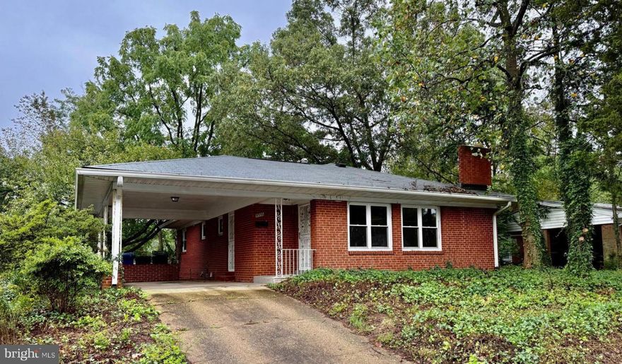 Available for immediate occupancy in Dominion Hills. 2 levels, 3 bedrooms 1.5 baths on the main with an additional  bedroom/bath and rec room in the basement. Groups ok and pets ok. Property is freshly painted and the basement was just renovated.  New Appliances have been ordered and will be installed prior to new tenants move in.