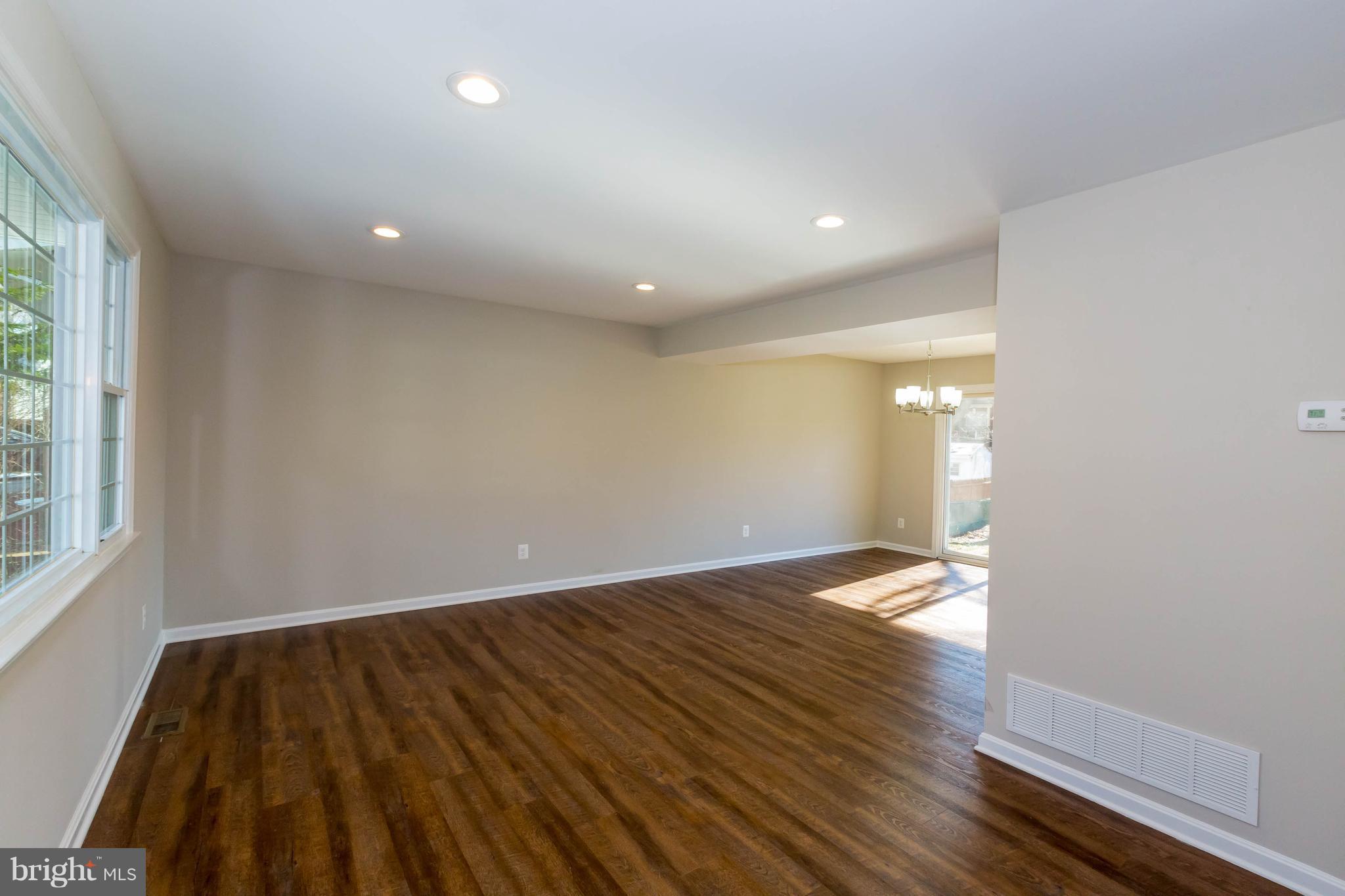 WESTBURY - Residential