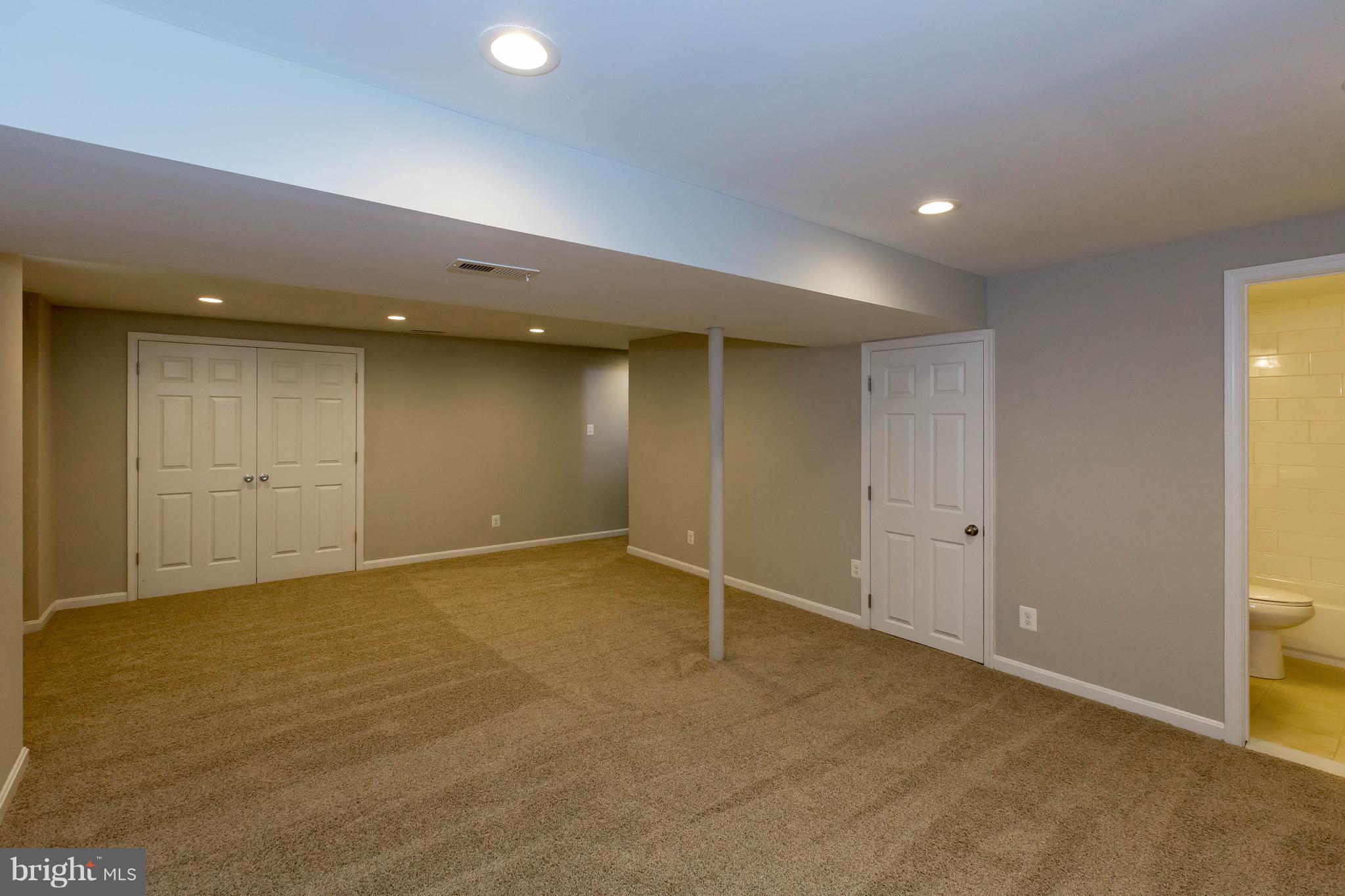 WESTBURY - Residential