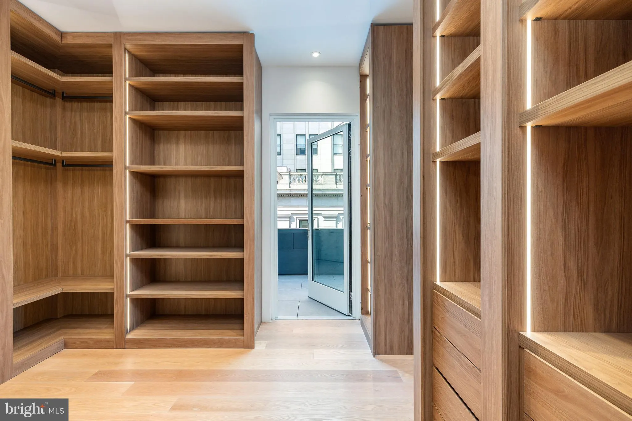 Philadelphia, Pennsylvania 19106, United States, 5 Bedrooms Bedrooms, ,6 BathroomsBathrooms,Residential,Active,121363