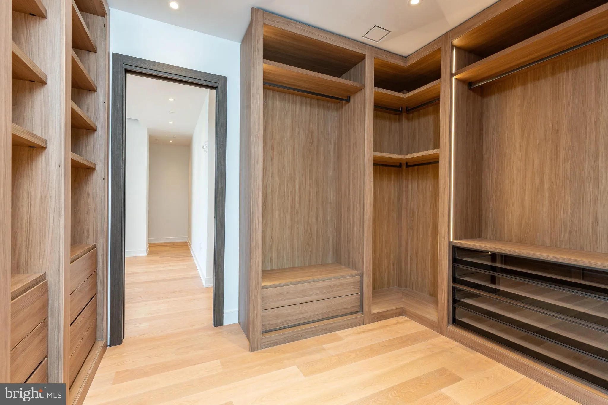 Philadelphia, Pennsylvania 19106, United States, 5 Bedrooms Bedrooms, ,6 BathroomsBathrooms,Residential,Active,121363