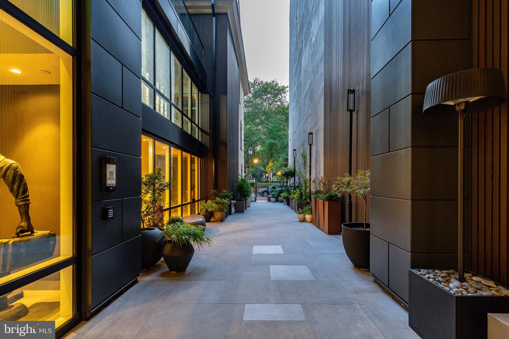 WASHINGTON SQ - Residential