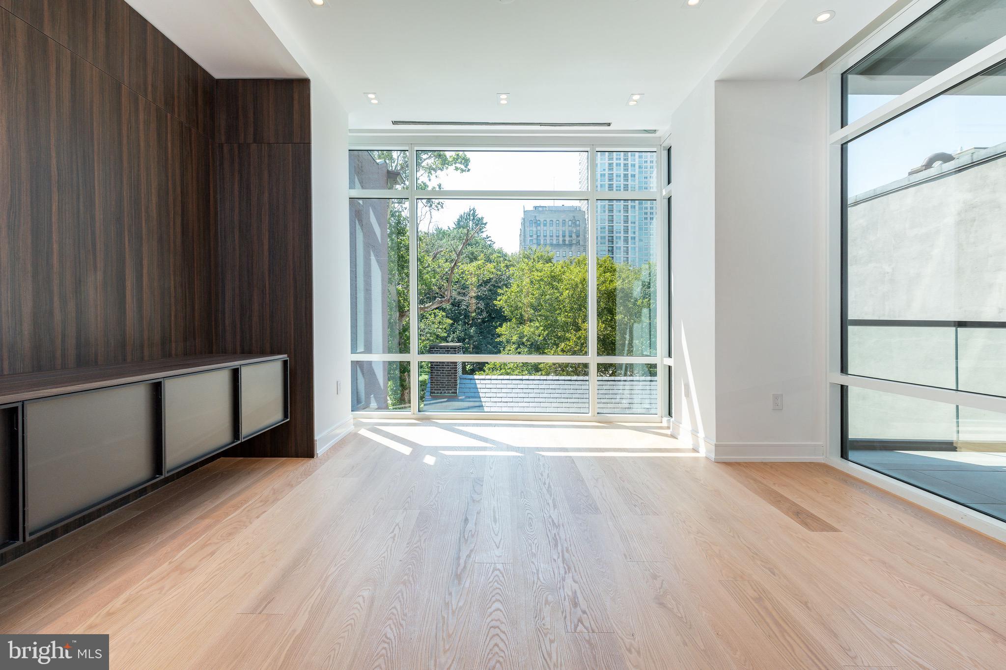 WASHINGTON SQ - Residential