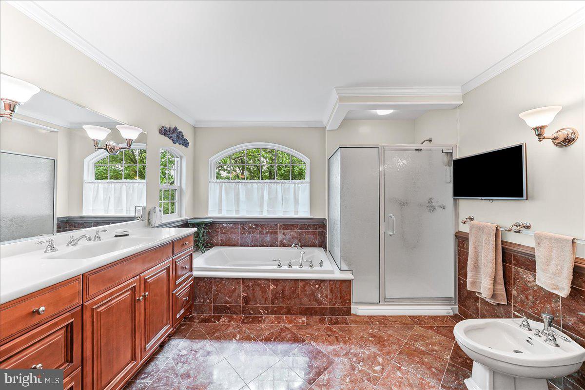 BRANFORD VILLAGE - Residential