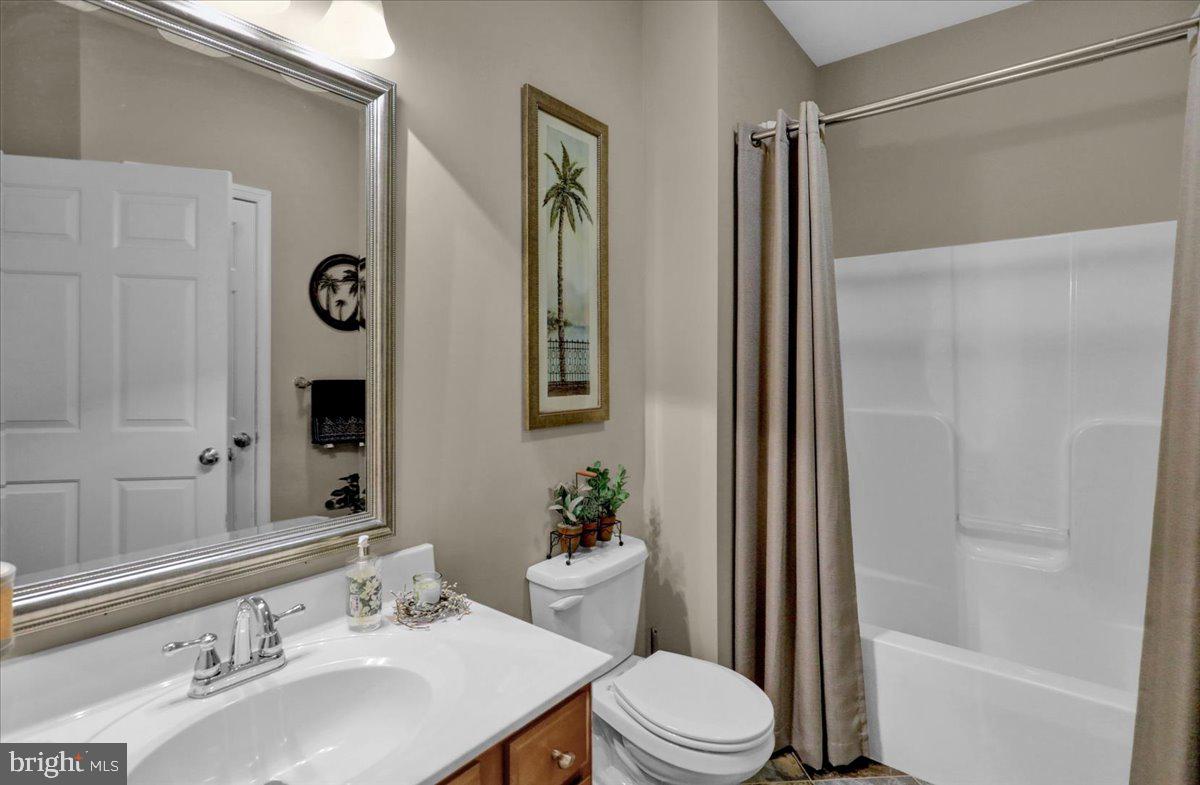 BRIAR LAKE - Residential
