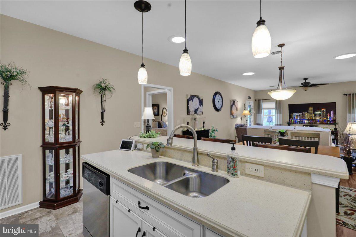 BRIAR LAKE - Residential