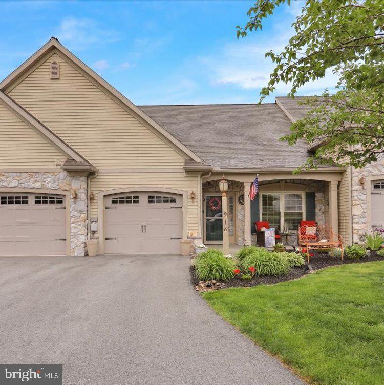 BRIAR LAKE - Residential