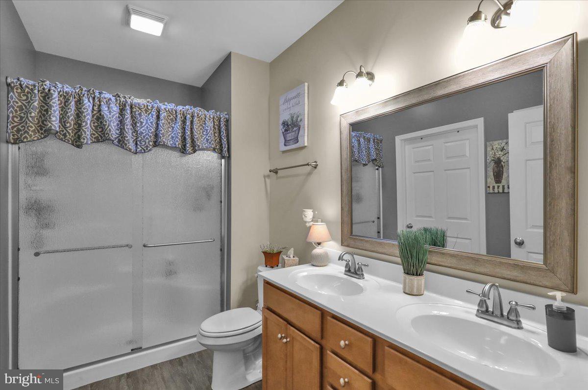 BRIAR LAKE - Residential