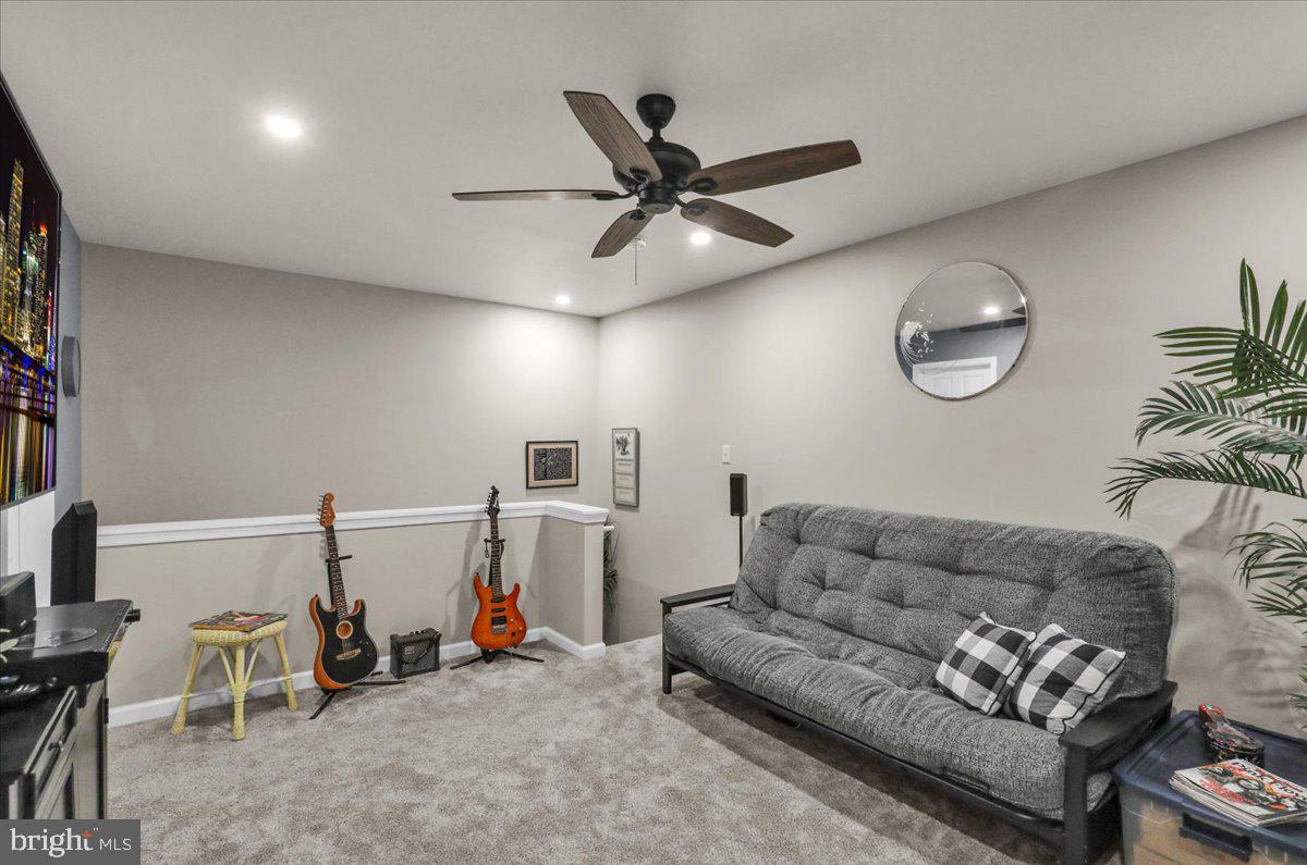 BRIAR LAKE - Residential