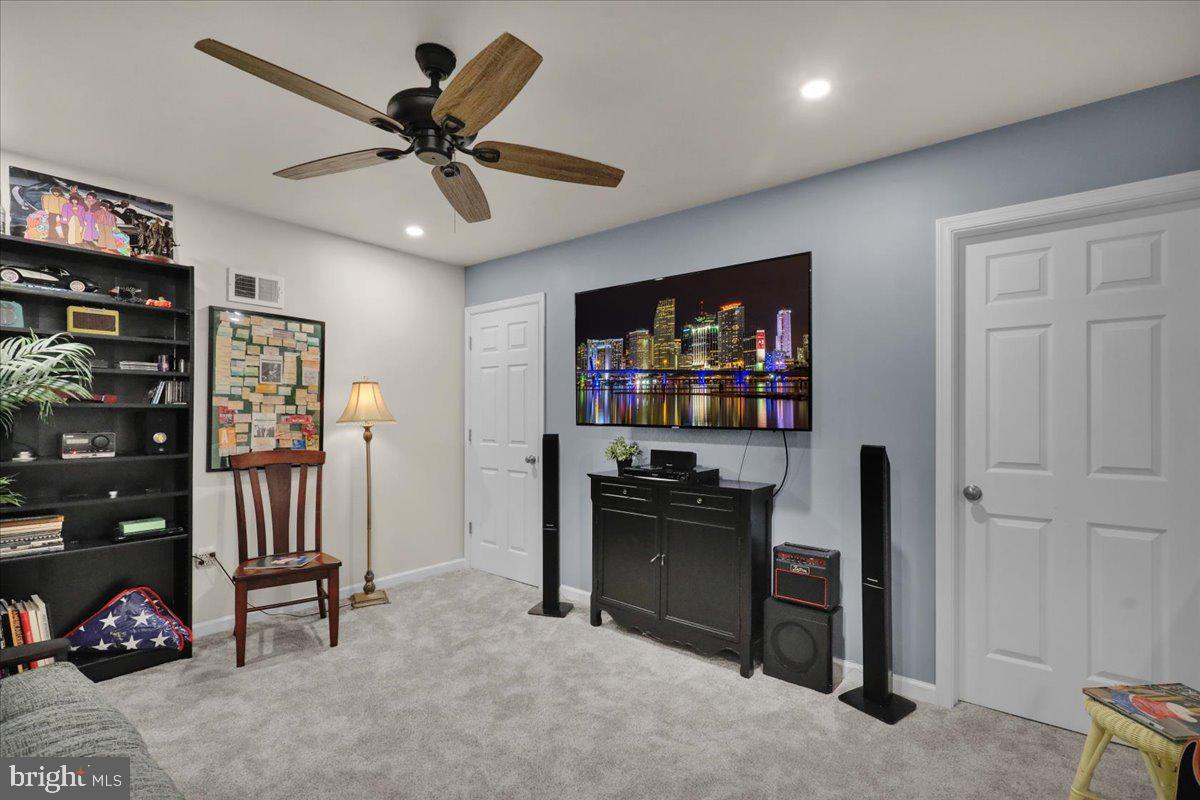 BRIAR LAKE - Residential