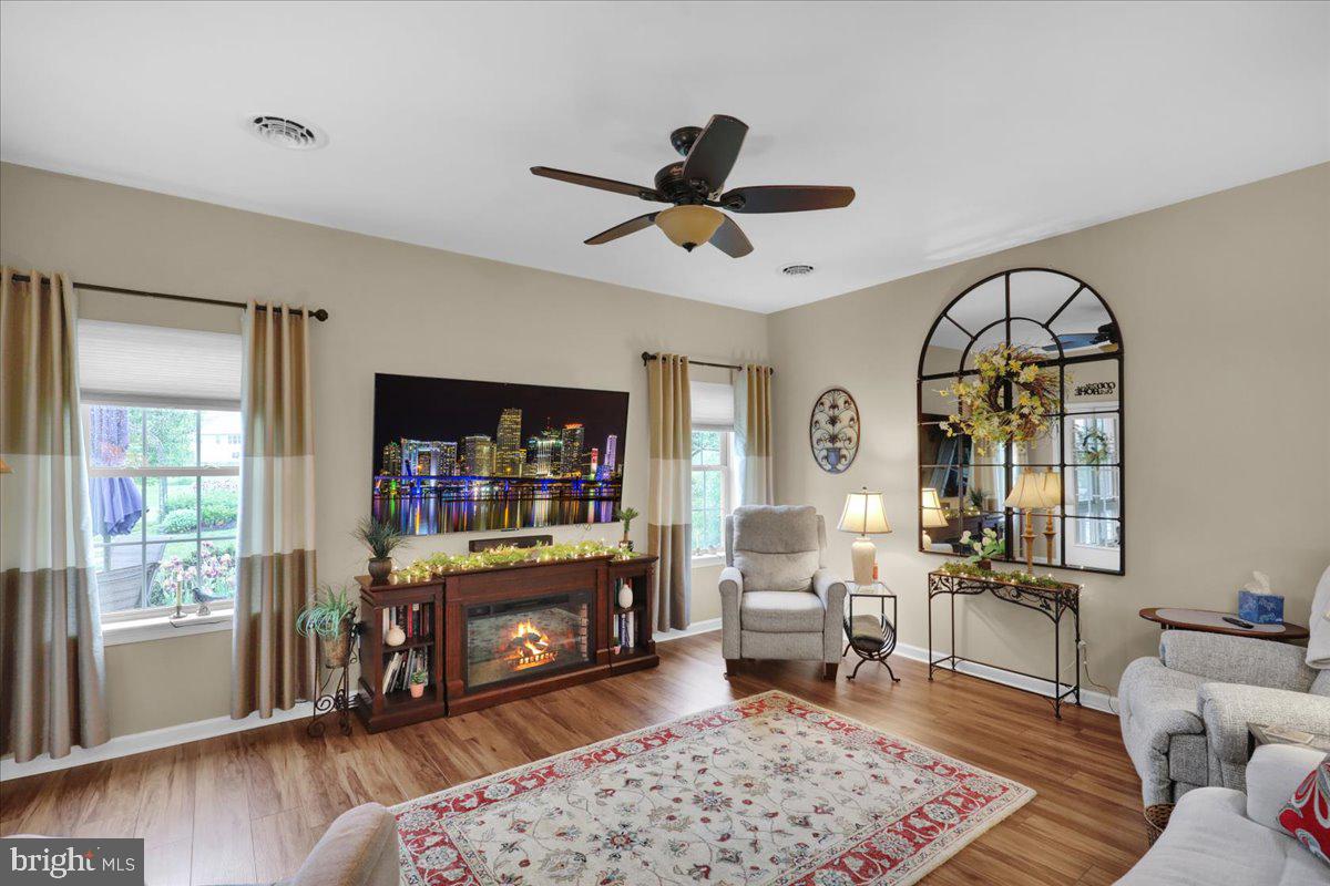 BRIAR LAKE - Residential