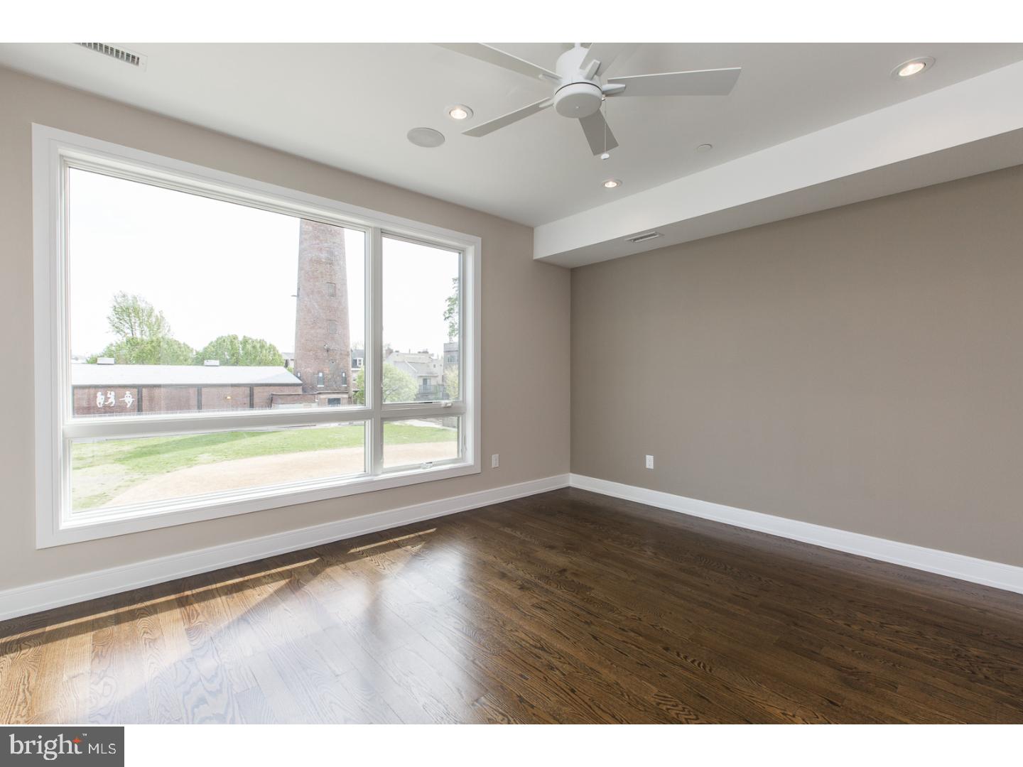 QUEEN VILLAGE - Residential