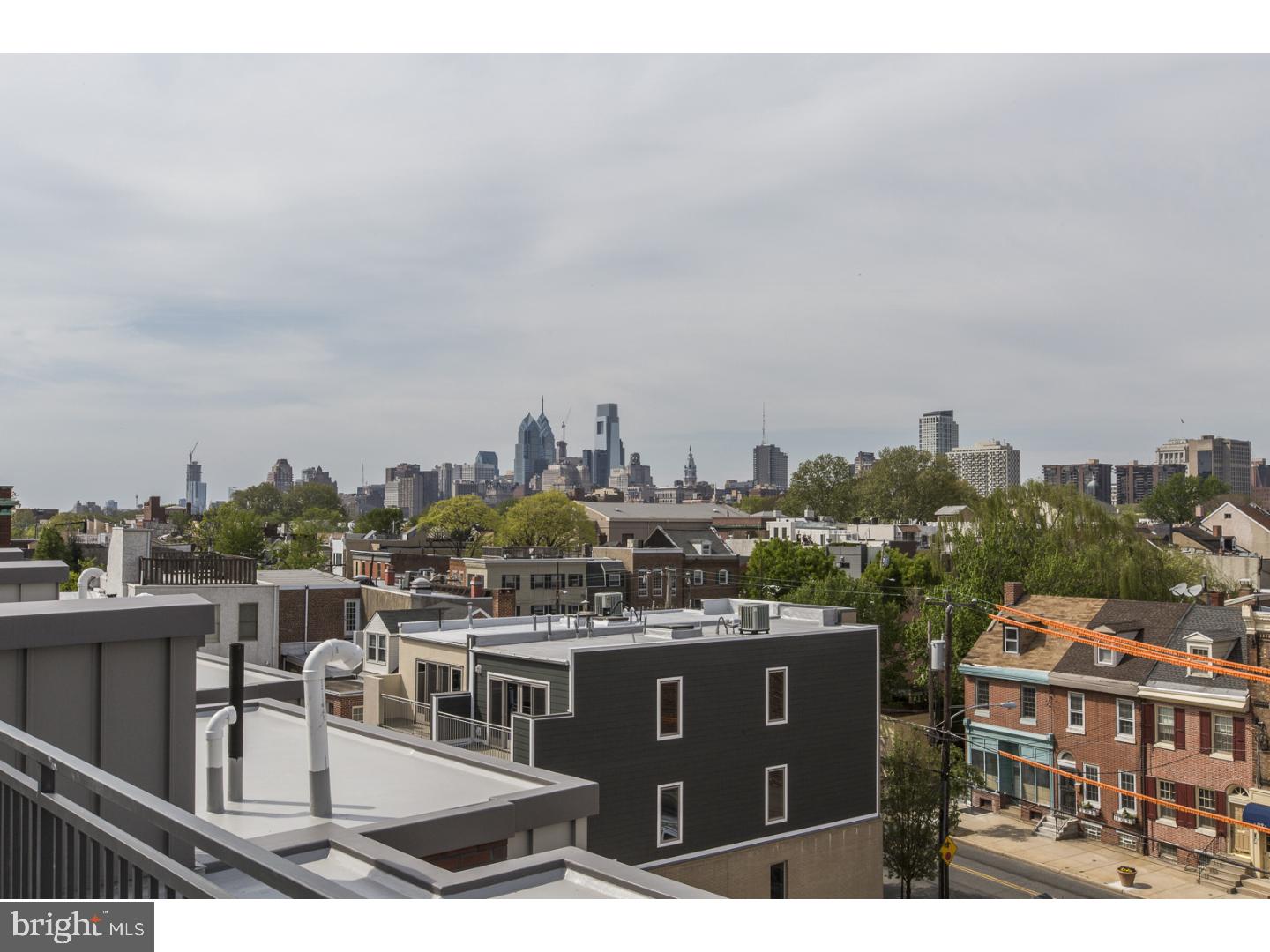 QUEEN VILLAGE - Residential