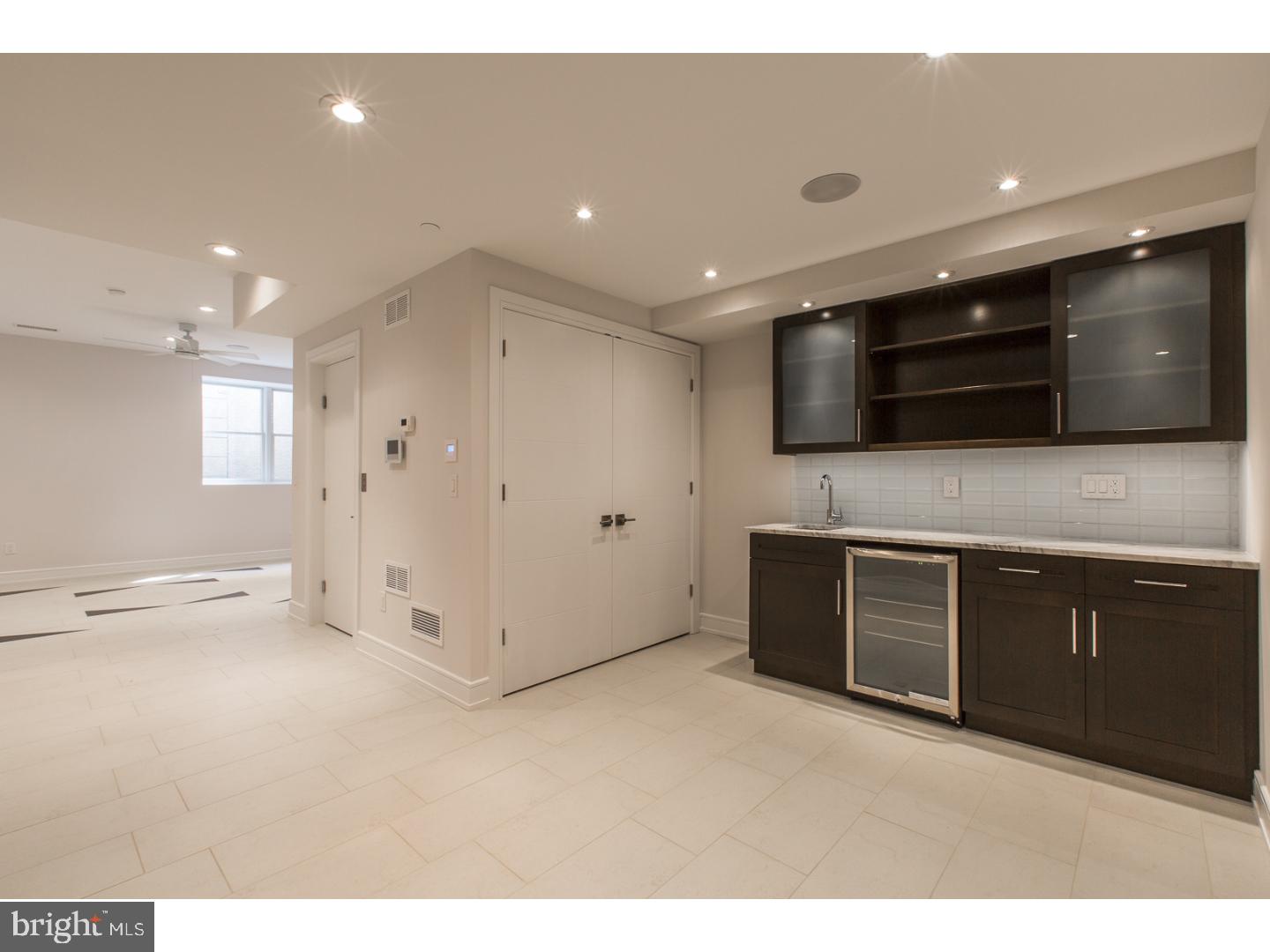 QUEEN VILLAGE - Residential