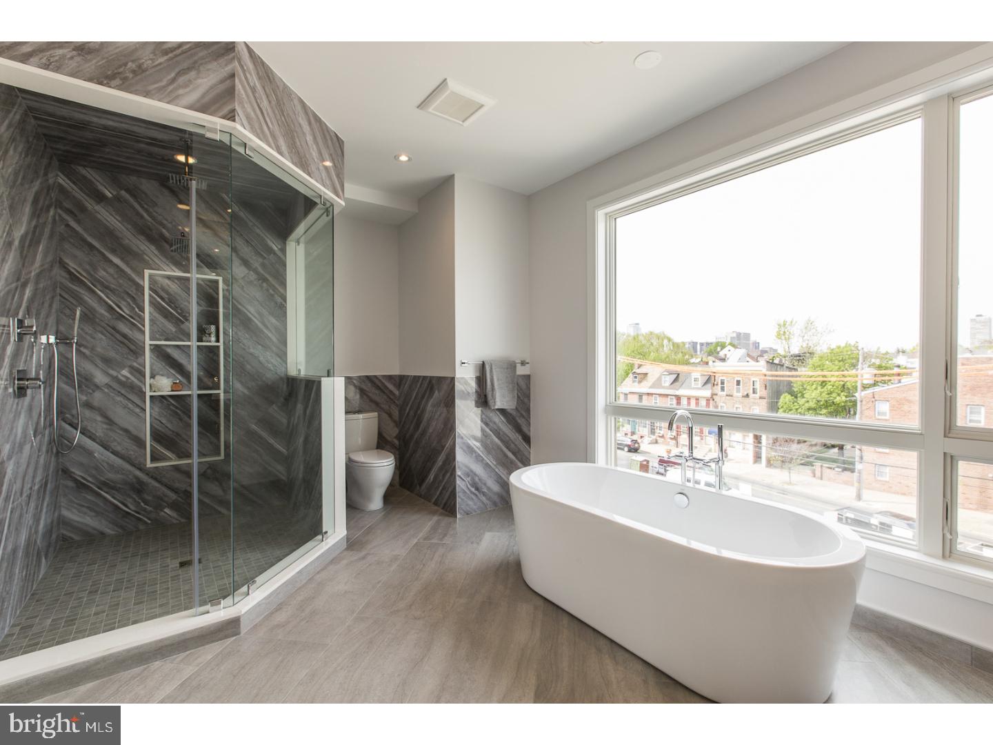 QUEEN VILLAGE - Residential