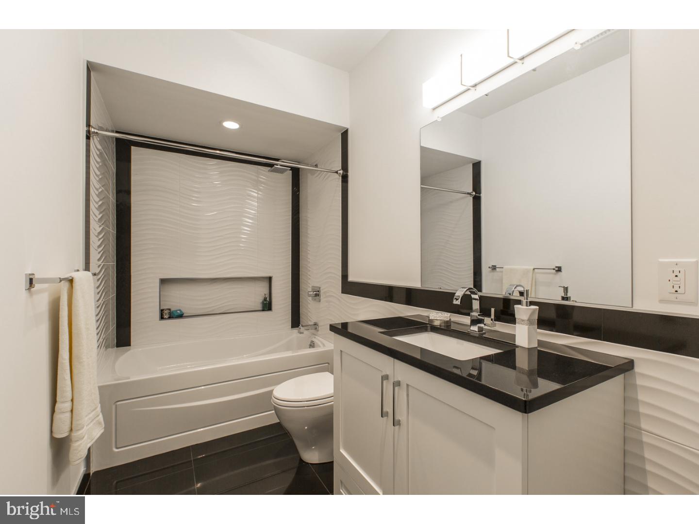 QUEEN VILLAGE - Residential