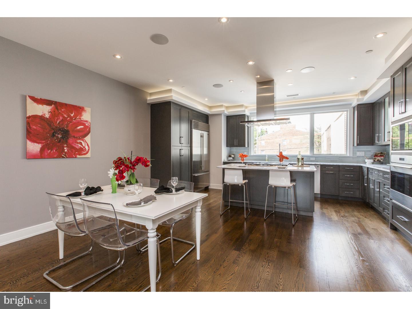 QUEEN VILLAGE - Residential