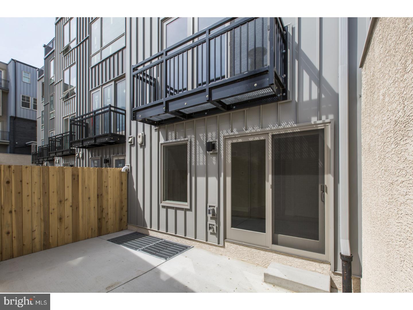 QUEEN VILLAGE - Residential