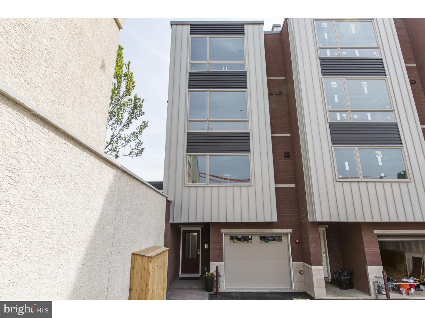 QUEEN VILLAGE - Residential