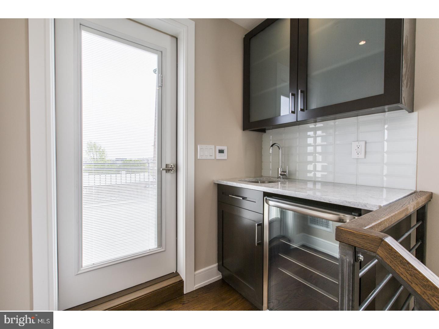 QUEEN VILLAGE - Residential