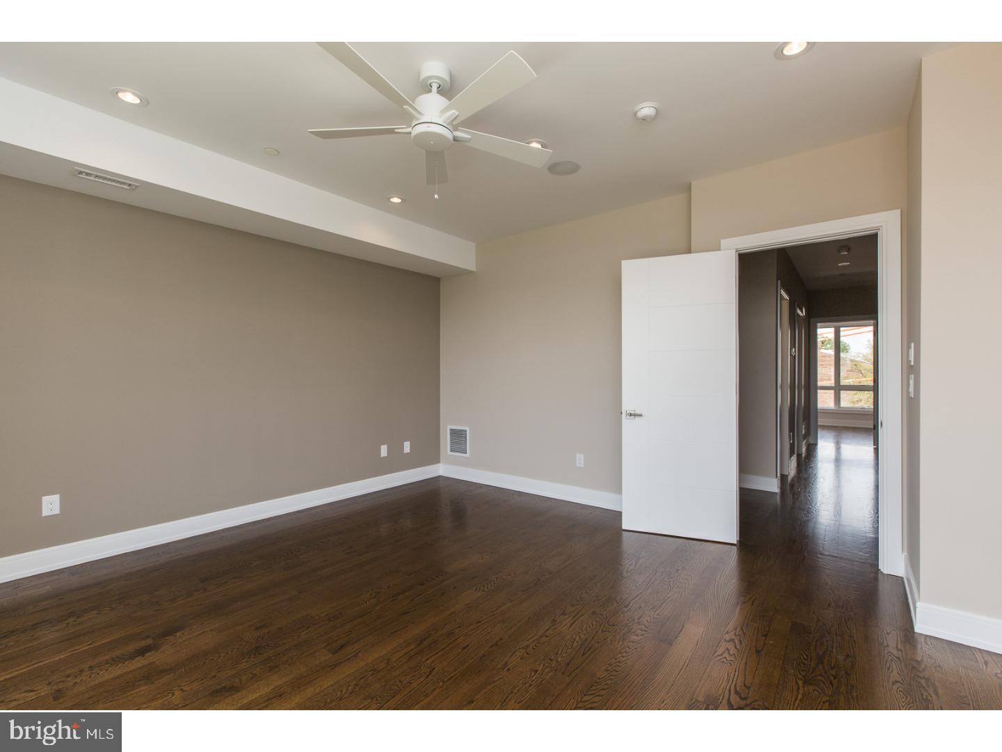 QUEEN VILLAGE - Residential